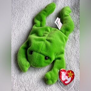 Ty Beanie Baby Green Frog  “legs”